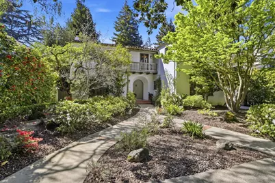 566 E Crescent Dr, Palo Alto, CA 94301 - Photo 1