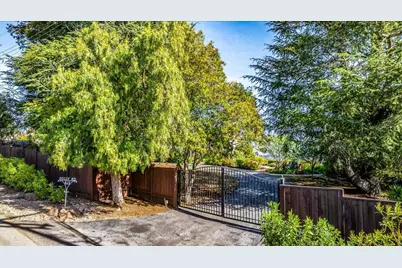 819 Holly Rd, Belmont, CA 94002 - Photo 3