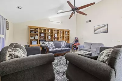 1980 Pebblewood Dr, Sacramento, CA 95833 - Photo 9