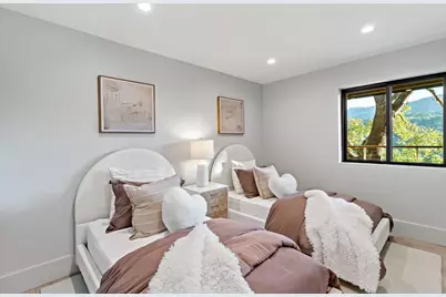 8 Hawkview St, Portola Valley, CA 94028 - Photo 35