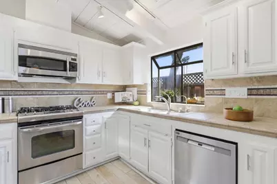 666 Ashbourne Dr, Sunnyvale, CA 94087 - Photo 15