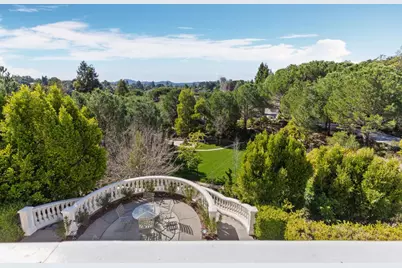 15 Boroughwood Pl, Hillsborough, CA 94010 - Photo 37