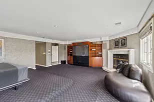 15 Boroughwood Pl, Hillsborough, CA 94010 - Photo 67