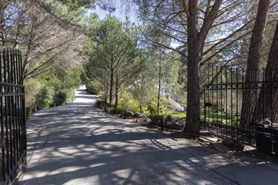 15 Boroughwood Pl, Hillsborough, CA 94010 - Photo 9