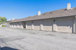 1052 Padre Dr 3, Salinas, CA 93901 - Photo 25