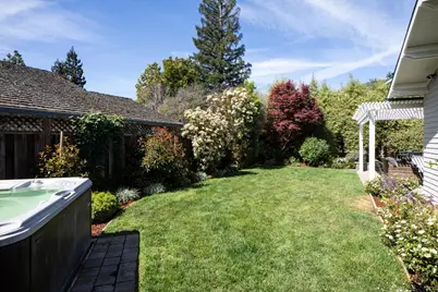 384 Hawthorne Ave, Los Altos, CA 94022 - Photo 31