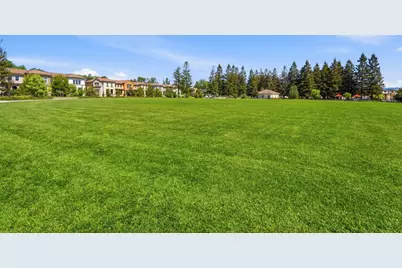 560 Saint Remi Ter 1, Sunnyvale, CA 94085 - Photo 37