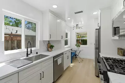 577 Green Manor Ct, Palo Alto, CA 94301 - Photo 17