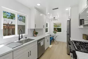 577 Green Manor Ct, Palo Alto, CA 94301 - Photo 17