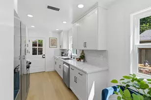 577 Green Manor Ct, Palo Alto, CA 94301 - Photo 13