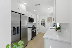 577 Green Manor Ct, Palo Alto, CA 94301 - Photo 15