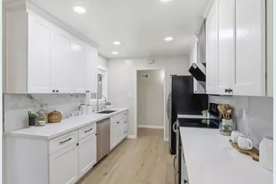 1626 Peacock Ave, Sunnyvale, CA 94087 - Photo 11