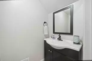 8400 Delta Dr, Gilroy, CA 95020 - Photo 11