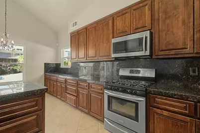 1753 Mills, Los Banos, CA 93635 - Photo 7