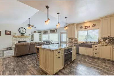 115 Emerald Way, San Juan Bautista, CA 95045 - Photo 3