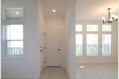 406 Los Encinos Ave 406, San Jose, CA 95134 - Photo 3