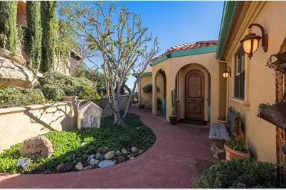 8730 Bluff Ct, Bradley, CA 93426 - Photo 5