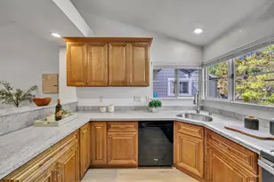 1654 Parkview Green Cir, San Jose, CA 95131 - Photo 9