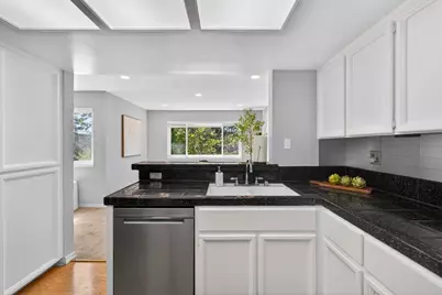 22103 Vista Del Plaza Ln 22, Hayward, CA 94541 - Photo 5