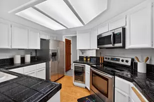 22103 Vista Del Plaza Ln 22, Hayward, CA 94541 - Photo 3