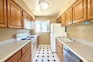 3203 Admiralty Ln, Foster City, CA 94404 - Photo 7