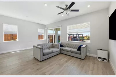 9060 Horvath St, Elk Grove, CA 95624 - Photo 9