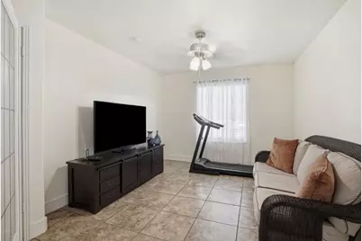 3227 Dewey, Fresno, CA 93722 - Photo 19