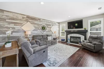 1260 Brook View Ct, Hollister, CA 95023 - Photo 17