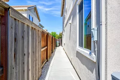 2360 Aerostar Way, Sacramento, CA 95834 - Photo 37