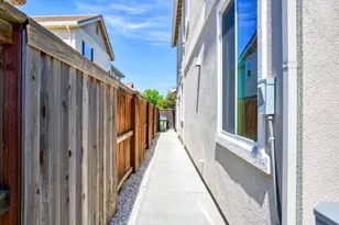 2360 Aerostar Way, Sacramento, CA 95834 - Photo 37