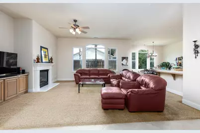 1827 N Joshua Ave, Clovis, CA 93619 - Photo 9