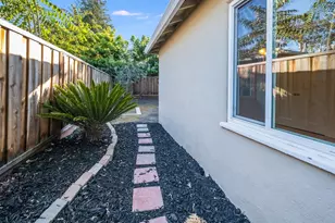 2620 Middlefield Rd, Palo Alto, CA 94306 - Photo 17