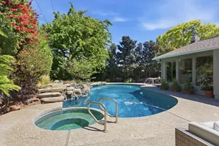 1037 Yorkshire Dr, Los Altos, CA 94024 - Photo 37