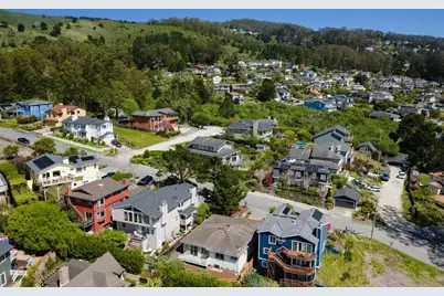 419 Almeria Ave, El Granada, CA 94018 - Photo 27