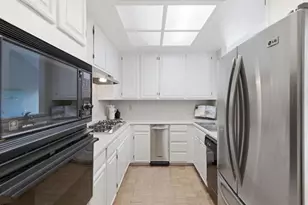 1040 Continentals Way 14, Belmont, CA 94002 - Photo 15