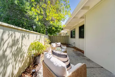 1070 Mercedes Ave 1, Los Altos, CA 94022 - Photo 23