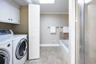 2466 Sharon Oaks Dr, Menlo Park, CA 94025 - Photo 17