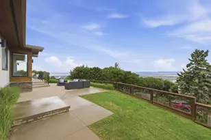 60 Dartmouth Ave, San Carlos, CA 94070 - Photo 3