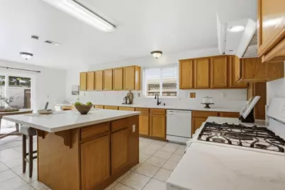 2592 Glenview Dr, Hollister, CA 95023 - Photo 11
