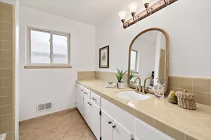 216 Montclair Rd, Los Gatos, CA 95032 - Photo 17