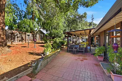 18600 Montpere Way, Saratoga, CA 95070 - Photo 27