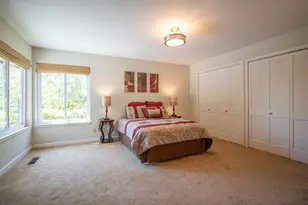 23059 Evergreen Ln, Los Gatos, CA 95033 - Photo 17