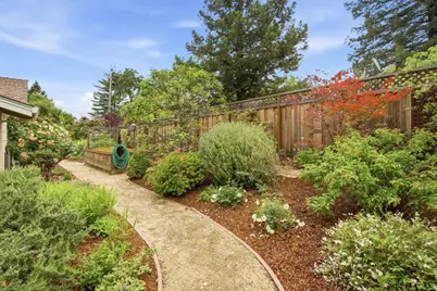2136 Clayton Dr, Menlo Park, CA 94025 - Photo 31