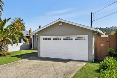 735 Montezuma Dr, Pacifica, CA 94044 - Photo 3