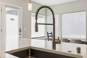 220 Waters Park Cir 101, San Mateo, CA 94403 - Photo 15