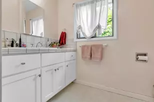 906 Bautista Dr, Salinas, CA 93901 - Photo 17