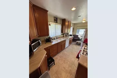906 Bautista Dr, Salinas, CA 93901 - Photo 11