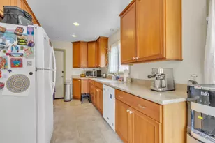 906 Bautista Dr, Salinas, CA 93901 - Photo 13