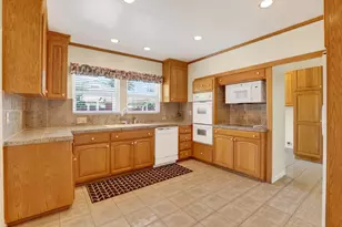 7621 Hanna St, Gilroy, CA 95020 - Photo 13