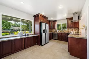 12100 Saraglen Dr, Saratoga, CA 95070 - Photo 9